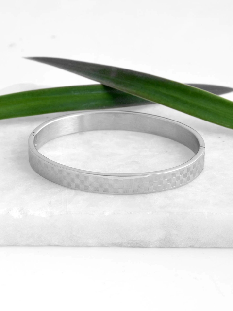 

Tistabene Men Silver-Plated Textured Bracelet