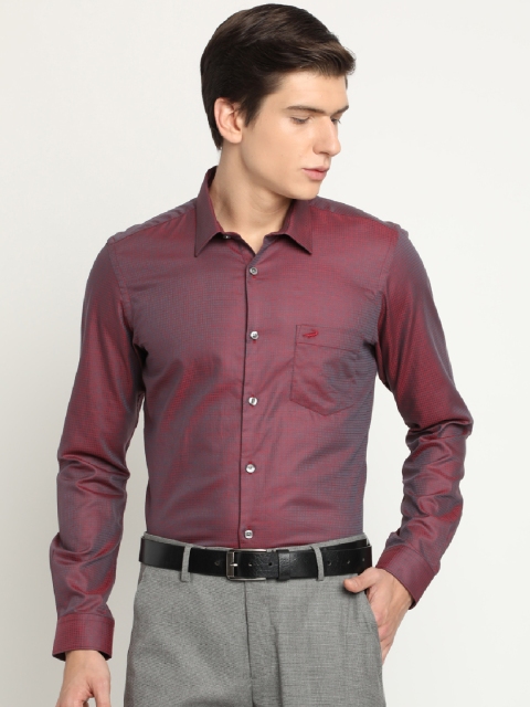 

Crocodile Men Maroon & Grey Slim Fit Checked Formal Shirt