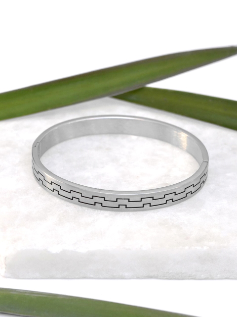 

Tistabene Men Black Silver-Plated Bracelet
