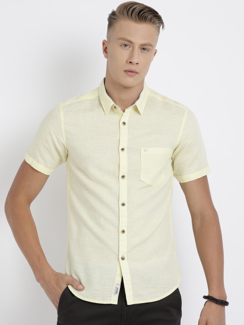 

t-base Men Yellow Regular Fit Solid Casual Shirt