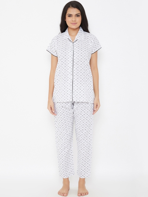 

Clovia Women Black & White Checked Night suit
