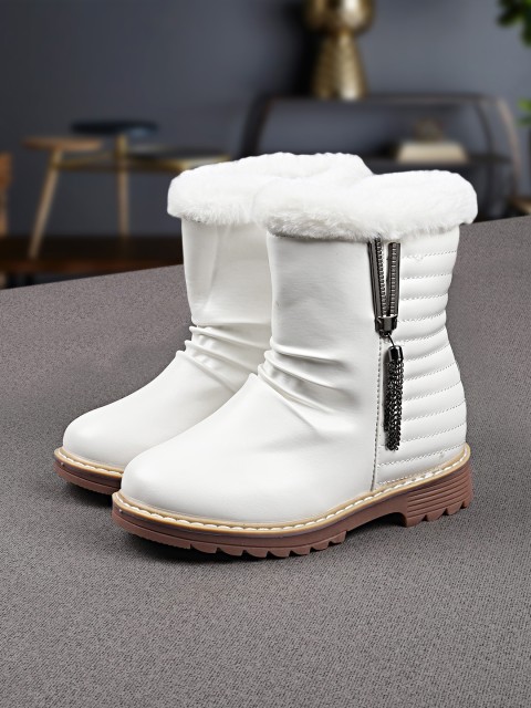 

Walktrendy Boys White Solid Synthetic High-Top Flat Boots