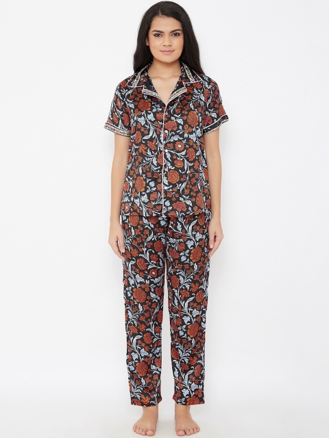 

Clovia Women Black & Orange Printed Night suit