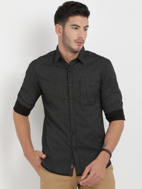 

t-base Men Black & White Regular Fit Printed Casual Shirt