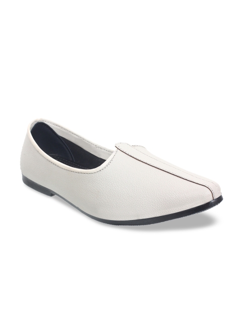 

Vardhra Men White Mojaris