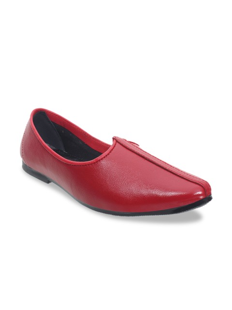 

Vardhra Men Red Mojaris