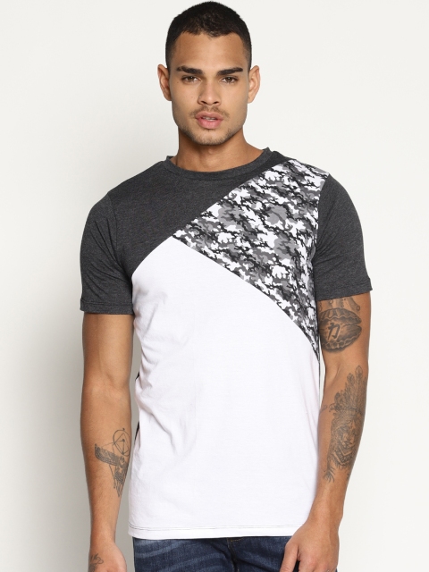 

IMPACKT Men White & Black Colourblocked Round Neck T-shirt