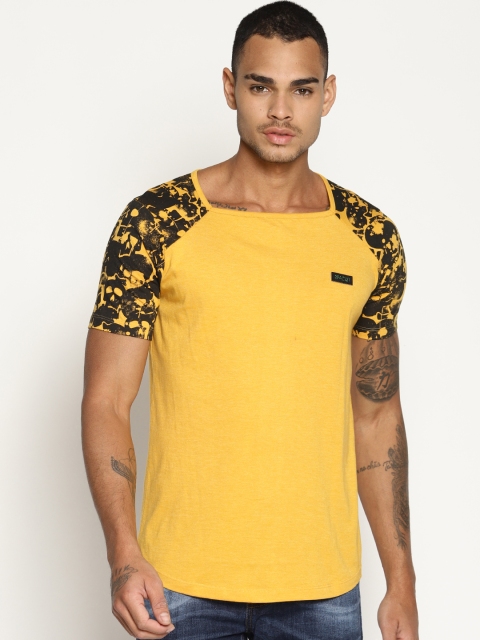 

IMPACKT Men Yellow & Black Printed Round Neck T-shirt
