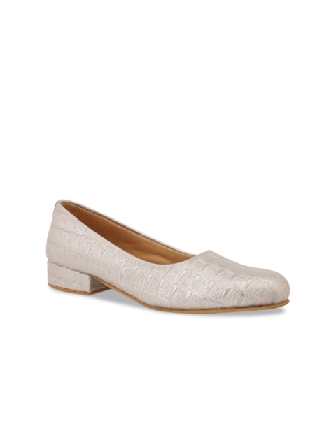 TRENDS & TRADES Girls Beige Textured Ballerinas