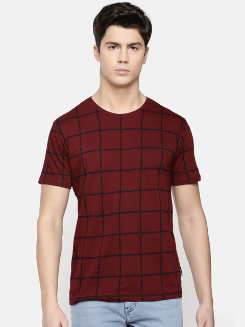 

Braveo Men Maroon & Black Checked Round Neck T-shirt