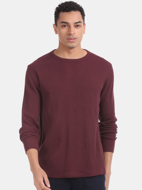 

GAP Men Maroon Self Design Round Neck T-shirt