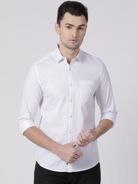 

Toss Winner Men White Regular Fit Solid Casual Shirt