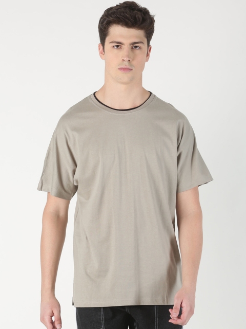 

Blue Saint Men Grey Solid Round Neck T-shirt