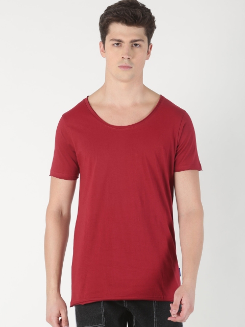 

Blue Saint Men Maroon Solid Round Neck T-shirt
