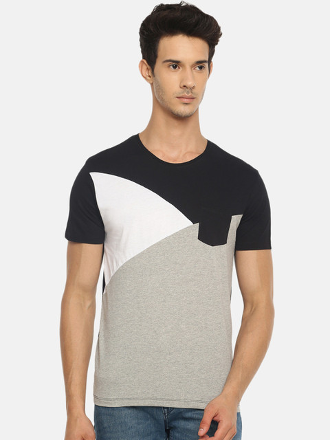 

Braveo Men Black Colourblocked Round Neck T-shirt