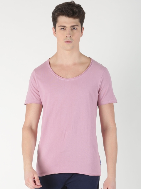 

Blue Saint Men Mauve Solid Scoop Neck T-shirt