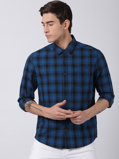 

Toss Winner Men Blue & Black Slim Fit Checked Casual Shirt
