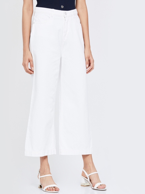 

Ginger by Lifestyle Women White Relaxed Fit Mid-Rise Clean Look Jeans
