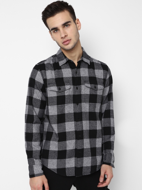 

AMERICAN EAGLE OUTFITTERS Men Grey & Black Regular Fit Checked Casual Shirt