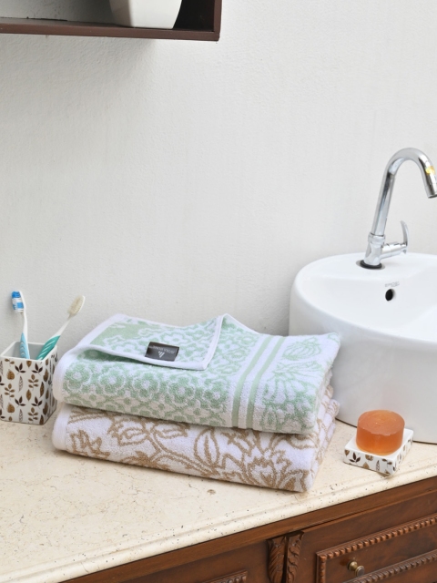 

Avira Home Unisex Set of 2 Green & Beige Floral Printed 550 GSM Bath Towels
