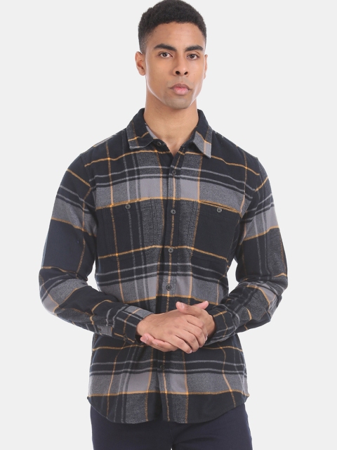 

GAP Men Grey Regular Fit Checked Casual Shirt