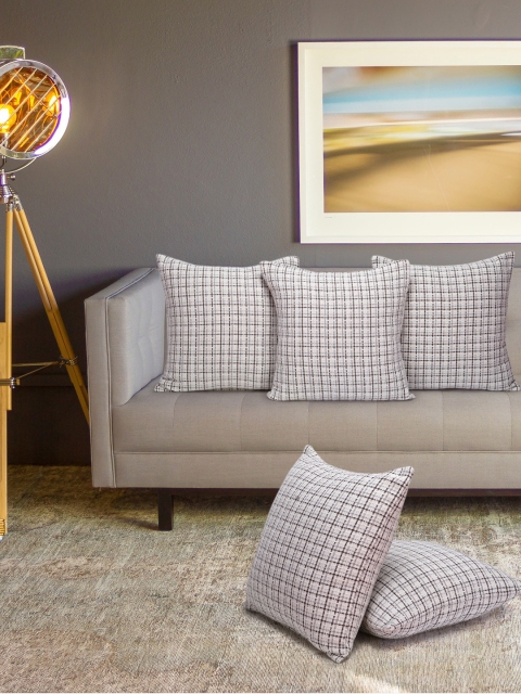 

KLOTTHE Off-White & Brown Set of 5 Checked Square Cushion Covers