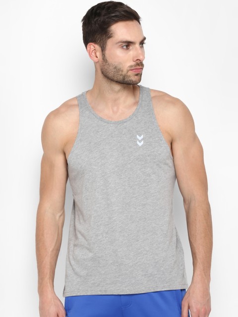 

hummel Men Grey Solid Round Neck T-shirt