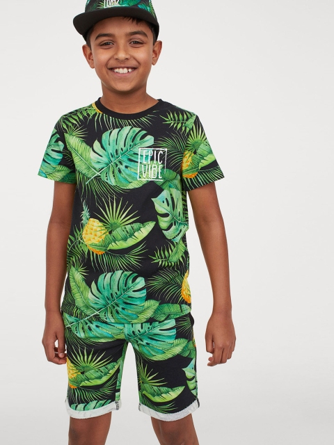 

H&M Boys Black & Green Patterned Sweatshirt Shorts