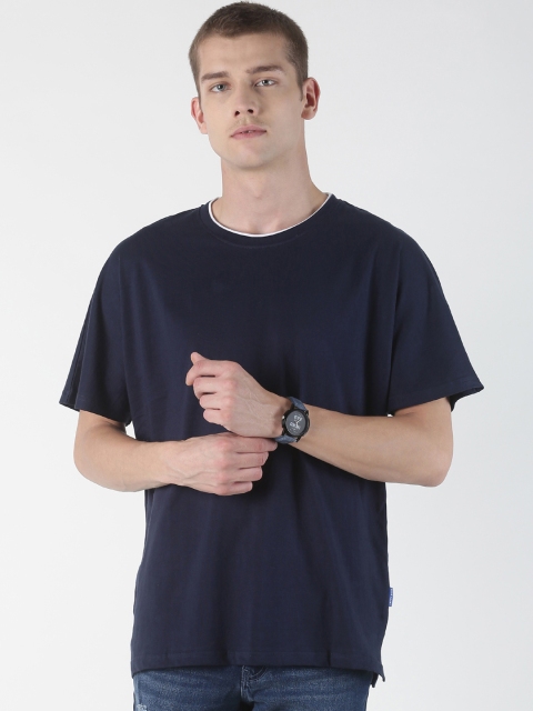 

Blue Saint Men Navy Blue Solid Round Neck T-shirt