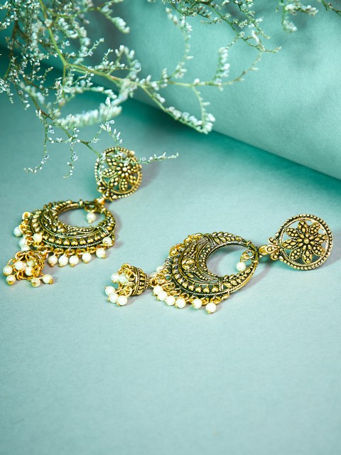 

ZeroKaata Gold-Toned & Black Crescent Shaped Chandbalis
