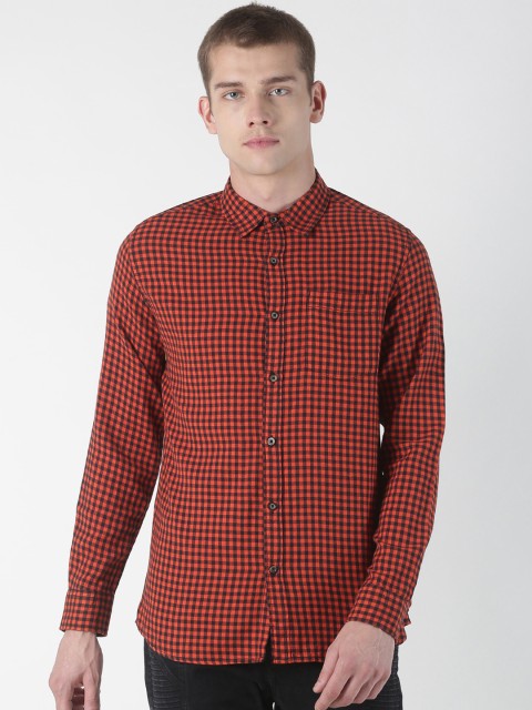 

Blue Saint Men Red & Black Slim Fit Checked Casual Shirt