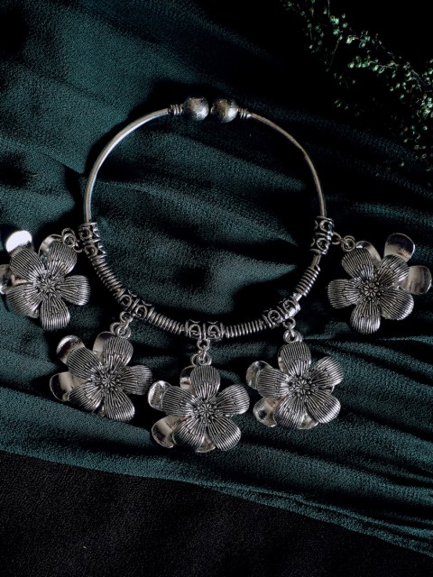 

ZeroKaata Silver-Plated Oxidized Flowers Charm Bracelet