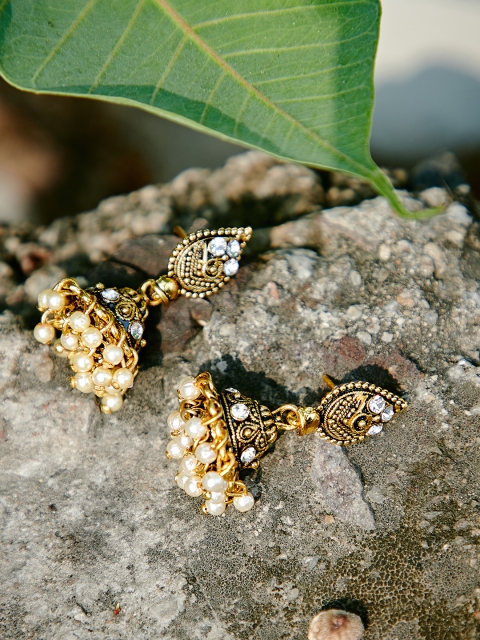 

ZeroKaata Gold-Toned & Off-White Dome Shaped Jhumkas