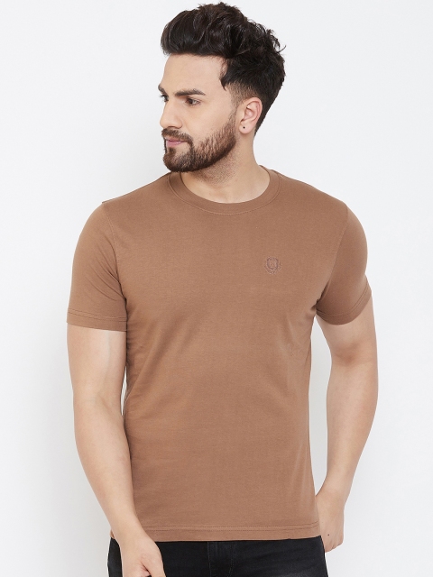 

Adobe Men Beige Solid Round Neck T-shirt