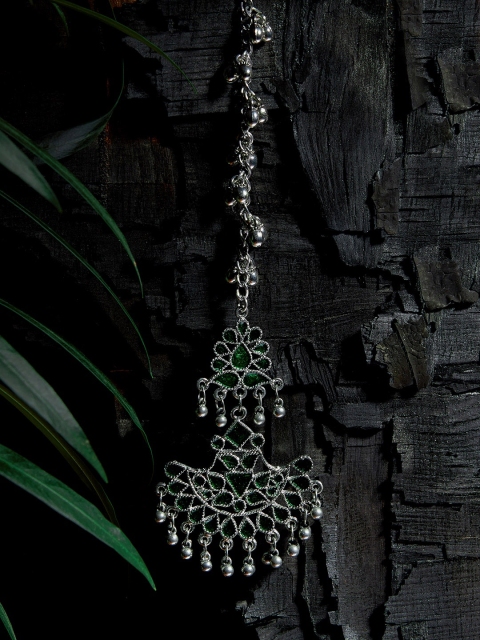 

ZeroKaata Silver-Plated & Green Oxidised Enamelled Long Tribal Maang Tikka