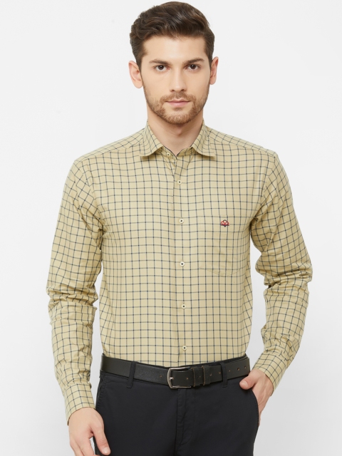 

Donzell Men Beige & Navy Blue Comfort Regular Fit Checked Formal Shirt