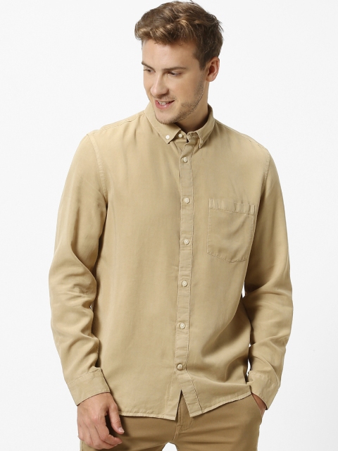 

Celio Men Beige Regular Fit Solid Casual Shirt