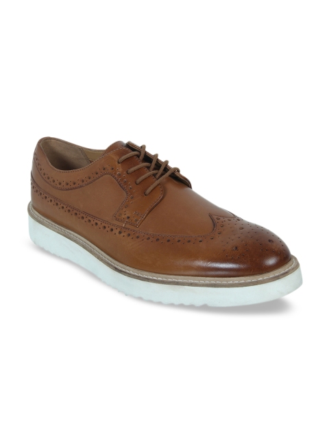 

Clarks Men Brown Leather Sneakers