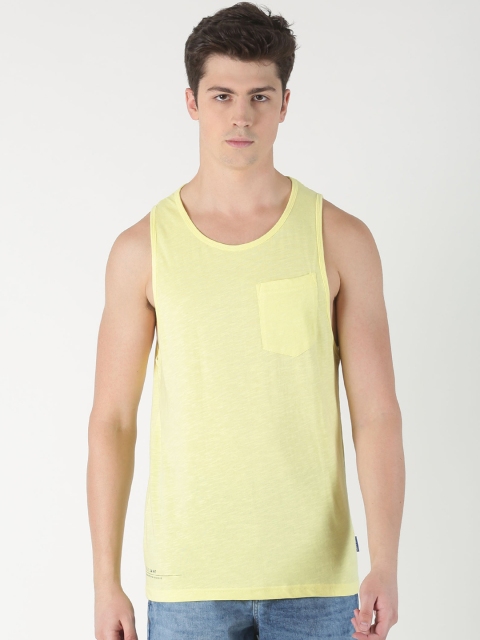 

Blue Saint Men Yellow Solid Round Neck T-shirt