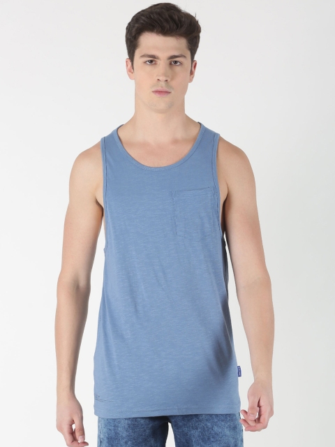 

Blue Saint Men Blue Solid Round Neck T-shirt