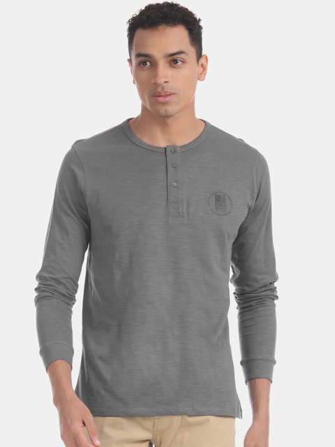 

Cherokee Men Grey Solid Henley Neck T-shirt