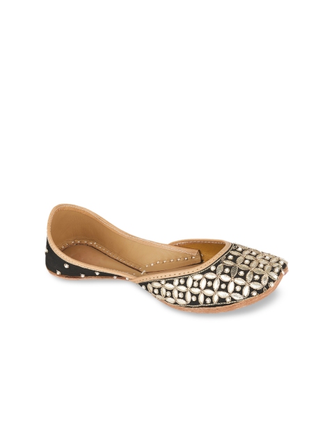 

DESI COLOUR Women Black Embellished Leather Mojaris