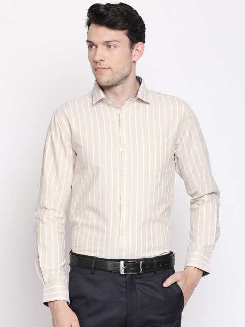 

L.A. SEVEN Men Beige & White Slim Fit Striped Casual Shirt