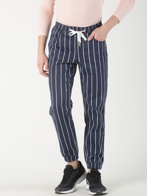 

Blue Saint Men Blue Regular Fit Mid-Rise Clean Look Jeans