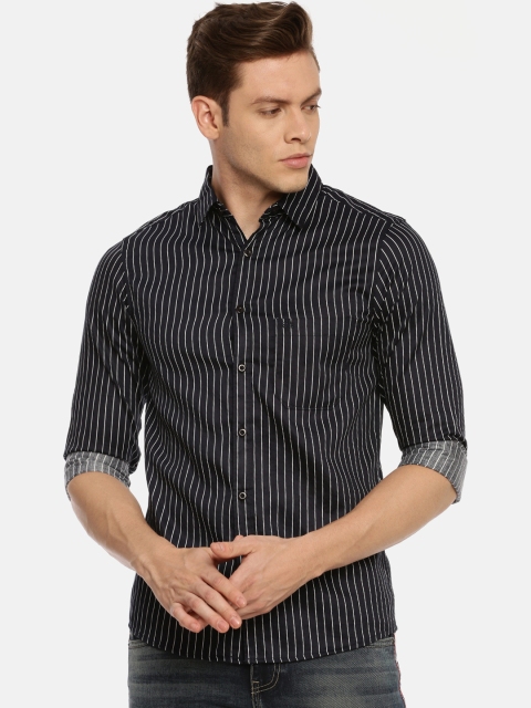 

Chennis Men Navy Blue & White Slim Fit Striped Casual Shirt