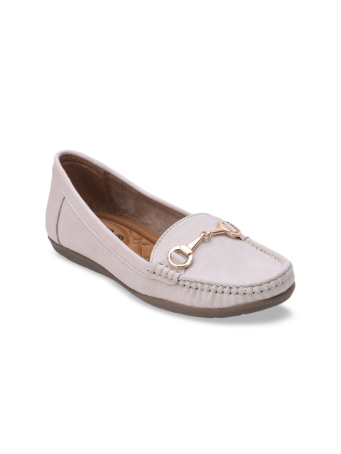 

SALARIO Women Cream-Coloured Loafers