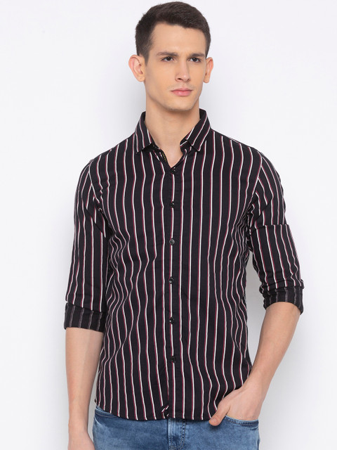 

SPYKAR Men Black & Red Slim Fit Striped Casual Shirt