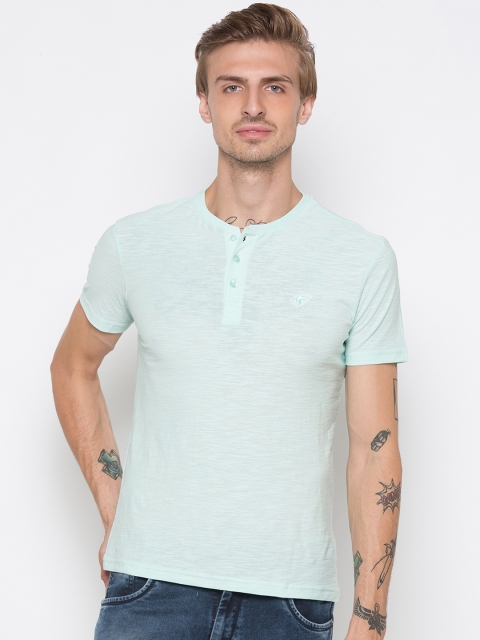 

Globus Men Green Solid Henley Neck T-shirt