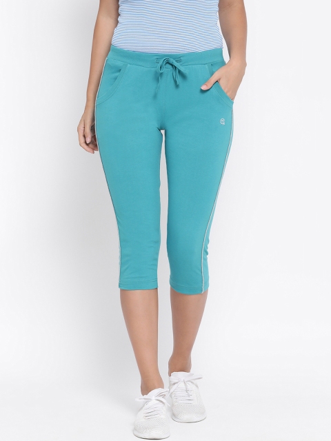 

Macrowoman W-Series Women Green & White Solid Regular Fit Capris