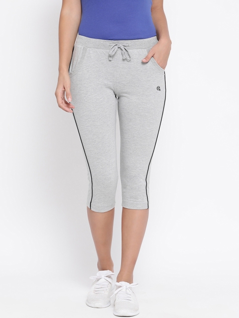 

Macrowoman W-Series Women Grey Melange & Black Solid Regular Fit Capris